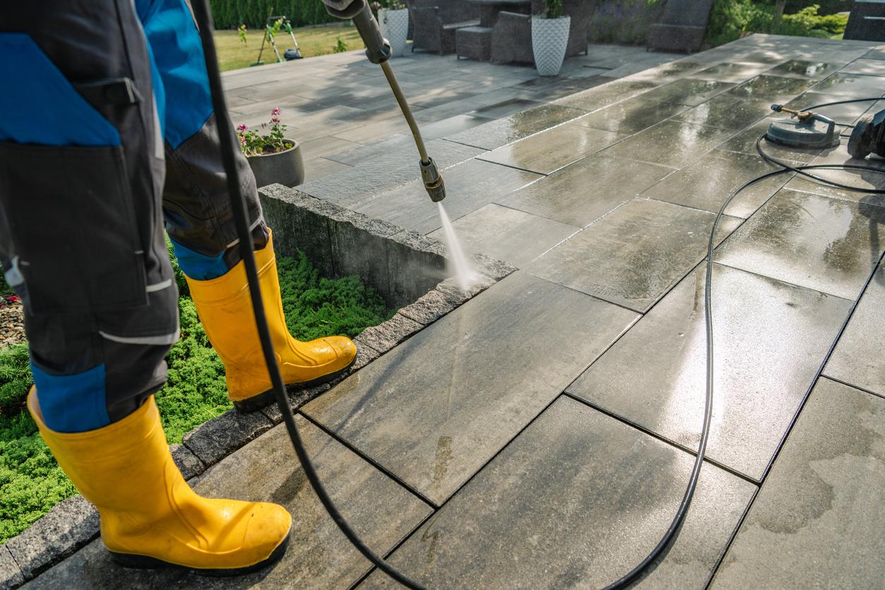 Keep your deck mold free and avoid slipping