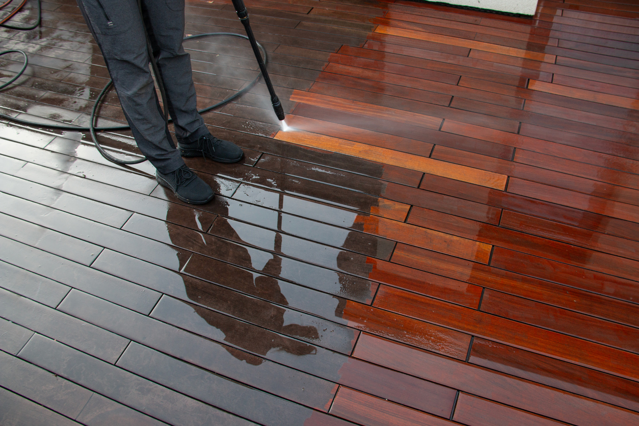 wood deck pressure cleaning